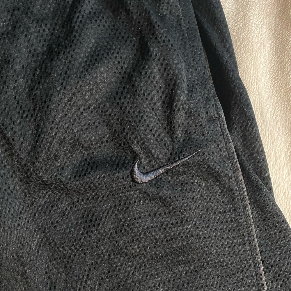 Nike Shorts Unisex - Picture 2 of 9